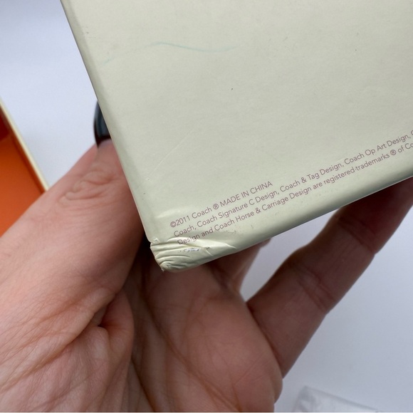 Vintage Coach Madison Authentic 2011 Gold Watch CA.72.3.34.0741 - Picture 9 of 10